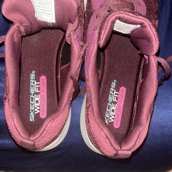 🌟Skechers Sneakers in burgundy, Comfortable Lifestyle Shoes - Picture 6 of 7